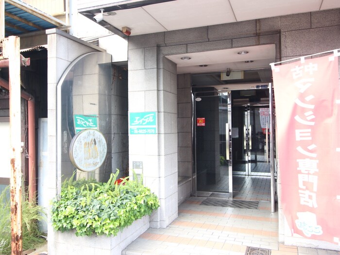 物件外観写真4　(エントランス部分)