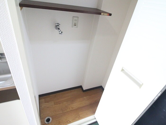 物件内観写真14　(洗濯機置場)