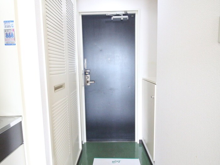 物件内観写真16　(玄関)