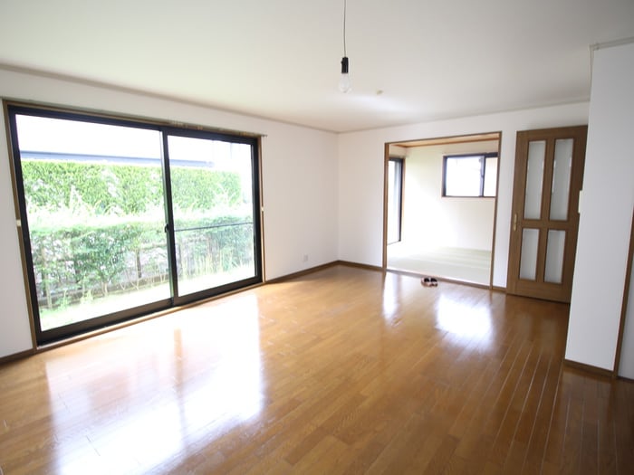 物件内観写真8　(室内からの展望)