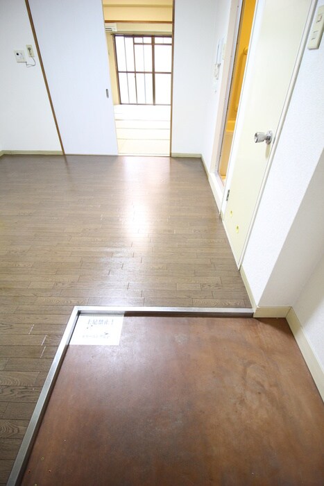 物件内観写真7　(玄関)