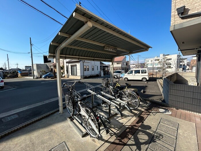 物件外観写真4　(駐輪場)