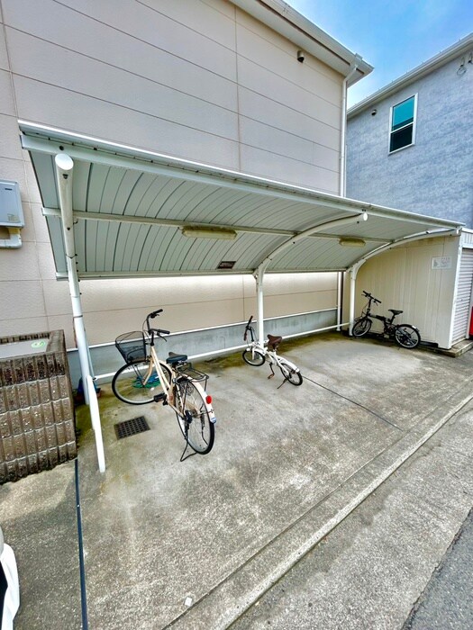 物件外観写真4　(駐輪場)