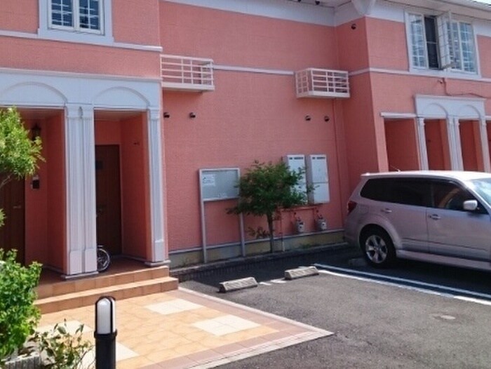 物件外観写真2　(エントランス部分)