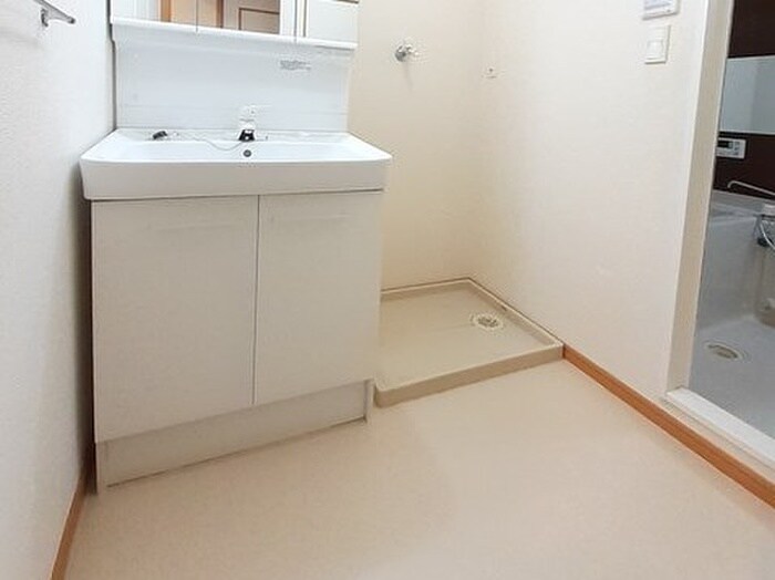 物件内観写真13　(洗濯機置場)