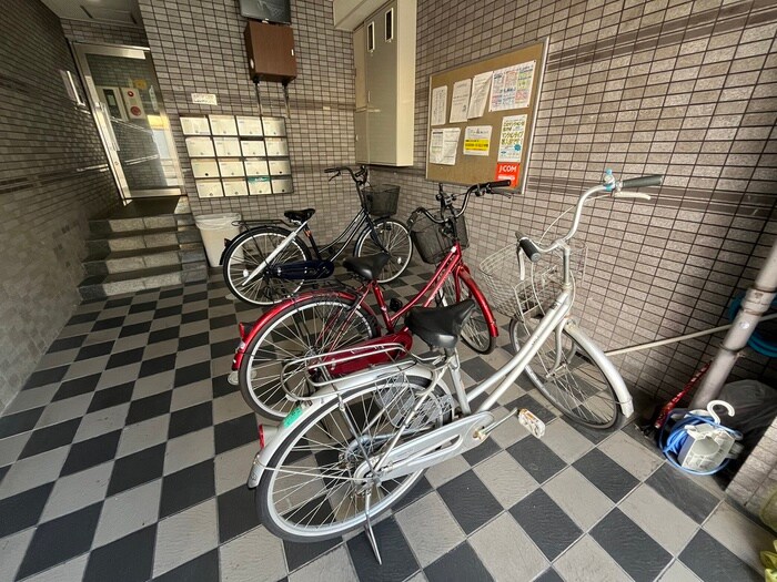 物件外観写真6　(駐輪場)
