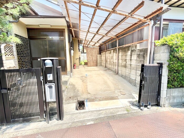 物件外観写真5　(駐車場)