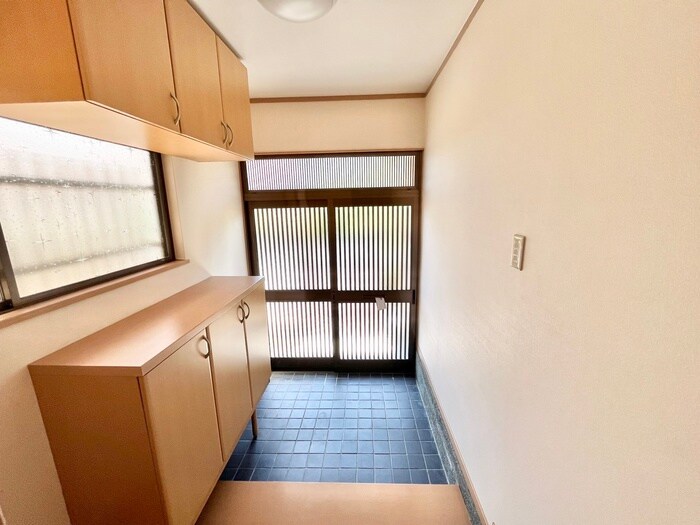 物件内観写真18　(玄関)