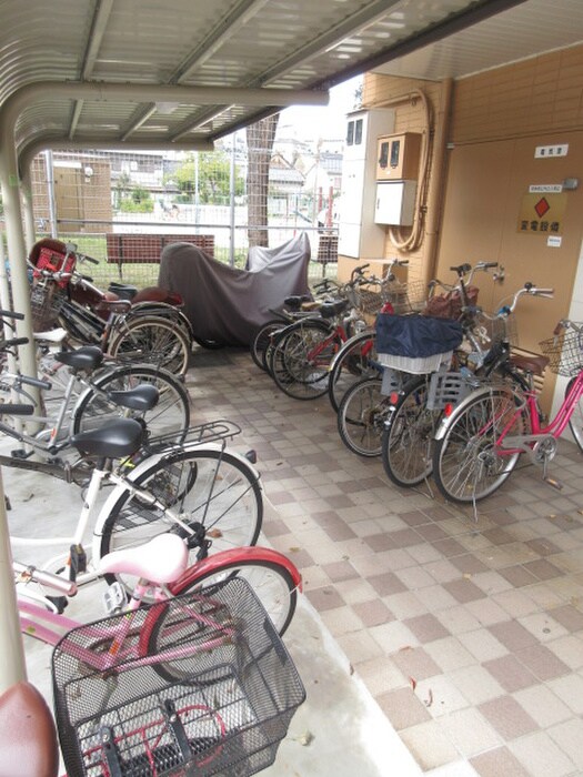 物件外観写真3　(駐輪場)