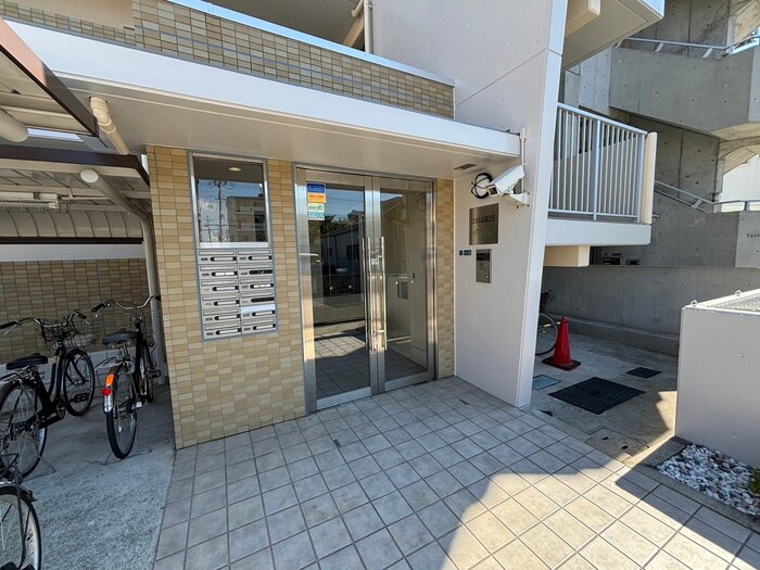 物件外観写真5　(エントランス部分)
