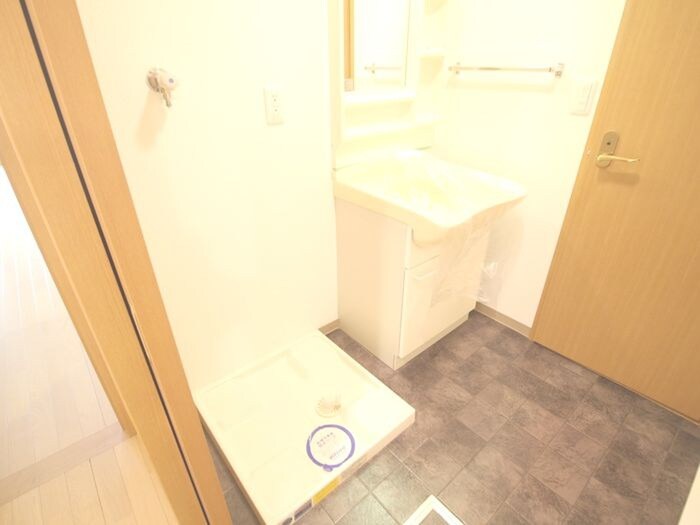 物件内観写真16　(洗濯機置場)