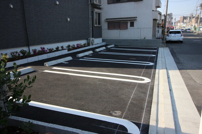 物件外観写真2　(駐車場)