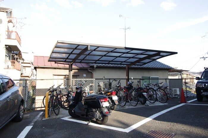 物件外観写真2　(駐輪場)