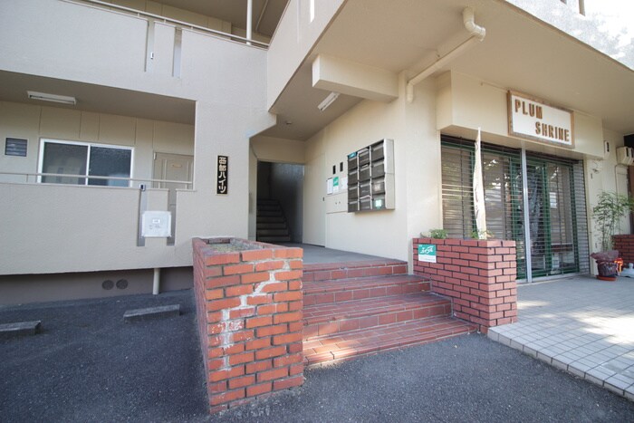 物件外観写真4　(エントランス部分)