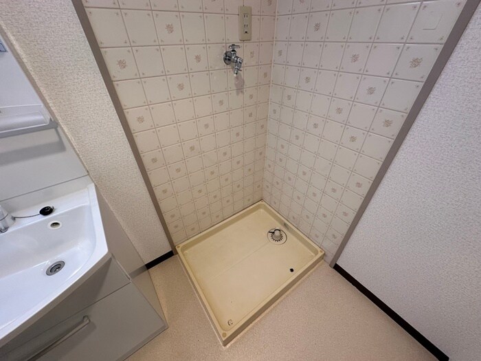 物件内観写真10　(洗濯機置場)