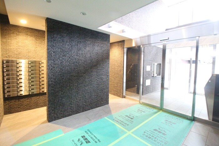 物件外観写真3　(エントランス部分)