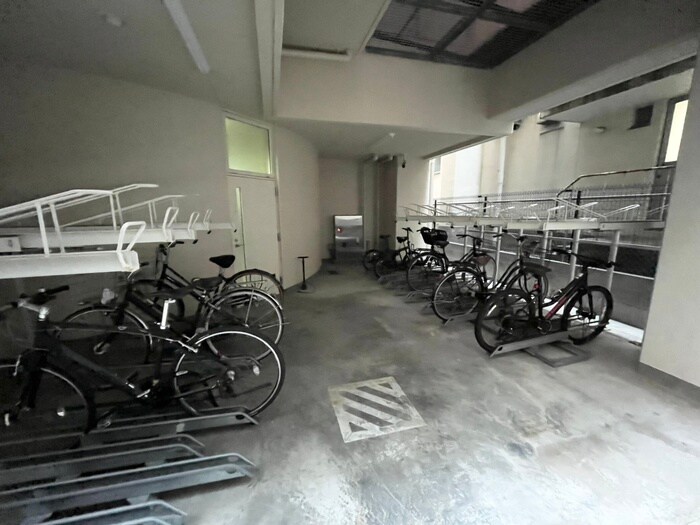物件外観写真3　(駐輪場)