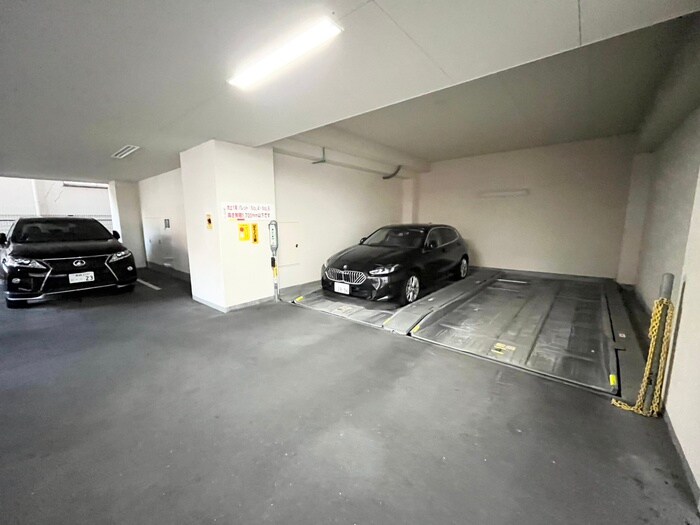 物件外観写真4　(駐車場)