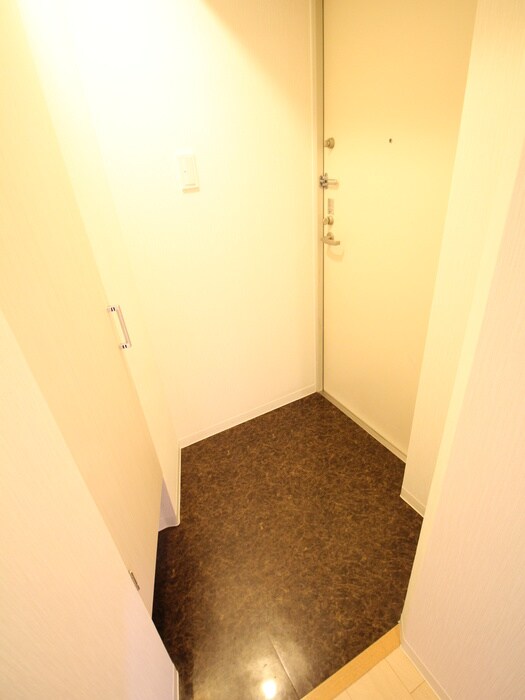 物件内観写真14　(玄関)