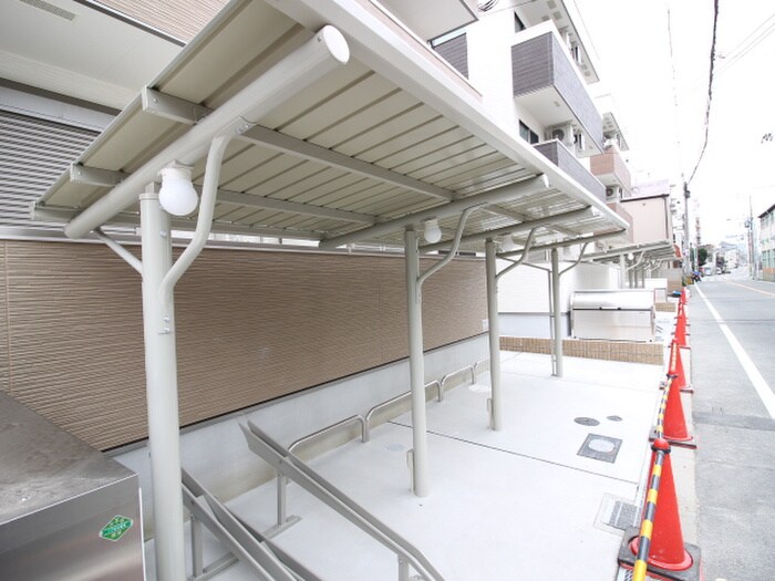 物件外観写真4　(駐輪場)