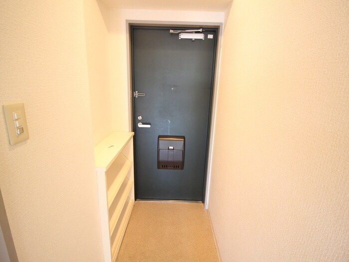 物件内観写真16　(玄関)
