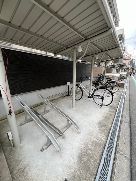 物件外観写真4　(駐輪場)