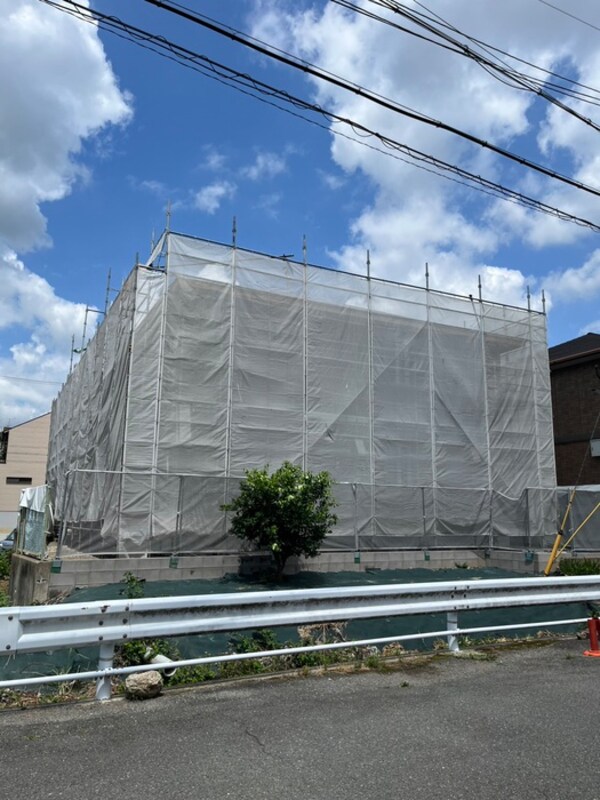 建築中