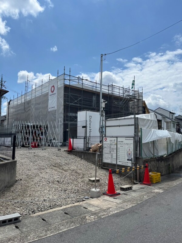 建築中