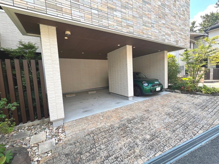 物件外観写真5　(駐車場)