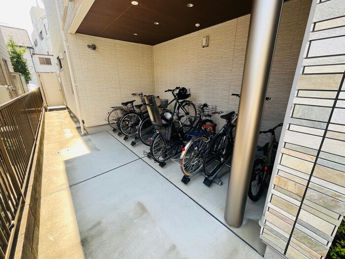 物件外観写真6　(駐輪場)