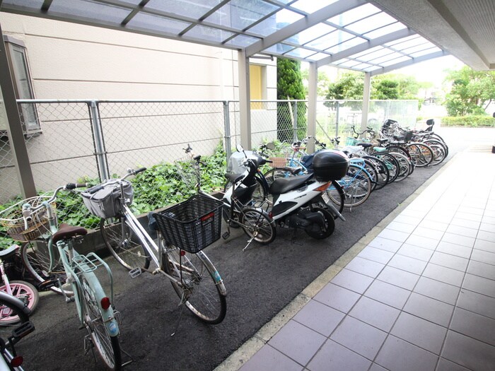 物件外観写真3　(駐輪場)