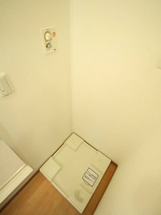 物件内観写真12　(洗濯機置場)