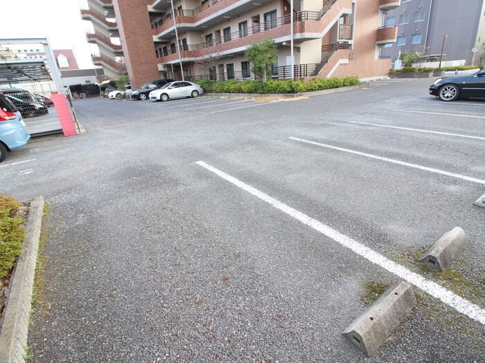 物件外観写真2　(駐車場)