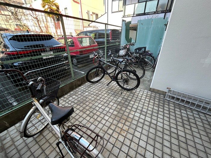 物件外観写真6　(駐輪場)