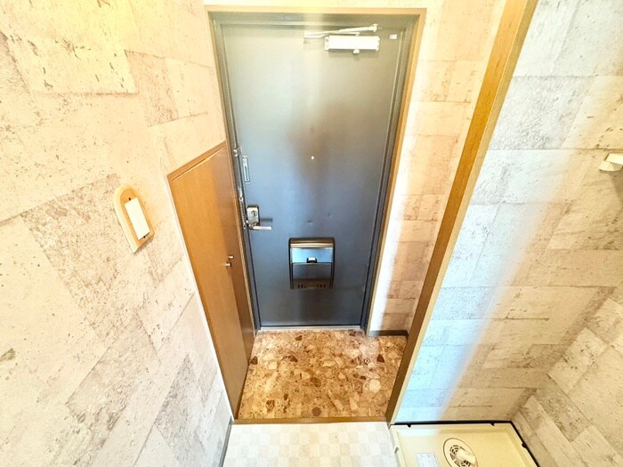 物件内観写真8　(玄関)