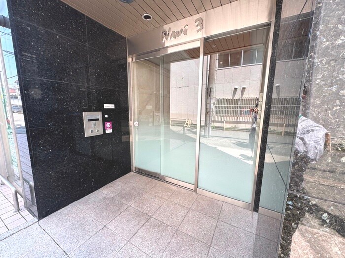 物件外観写真3　(エントランス部分)