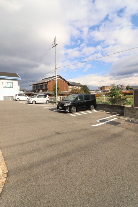 物件外観写真2　(駐車場)