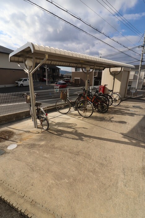 物件外観写真3　(駐輪場)