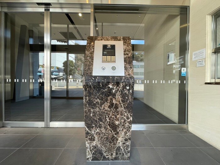 物件外観写真4　(エントランス部分)