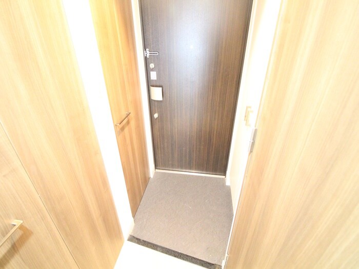 物件内観写真18　(玄関)