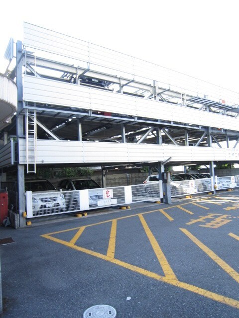 物件外観写真3　(駐車場)