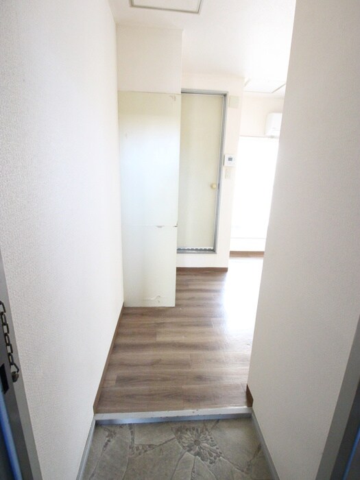 物件内観写真16　(玄関)