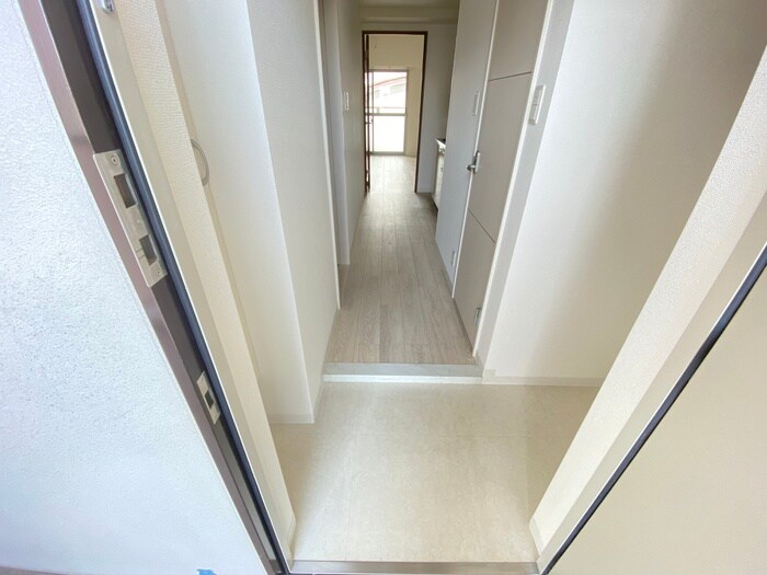 物件内観写真17　(玄関)