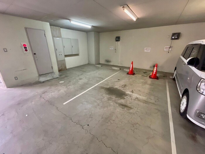 物件外観写真6　(駐車場)