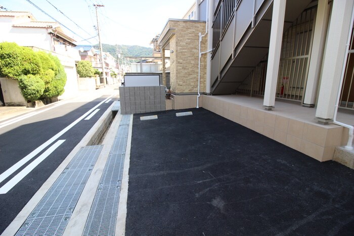 物件外観写真5　(駐車場)