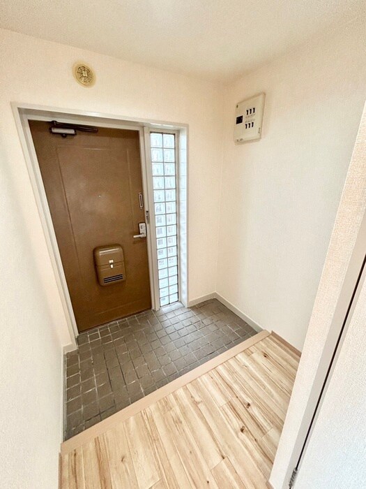 物件内観写真16　(玄関)
