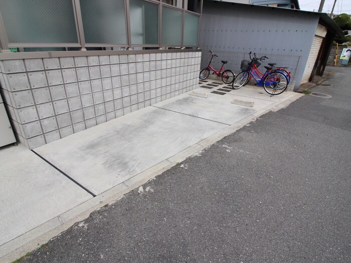 物件外観写真5　(駐輪場)
