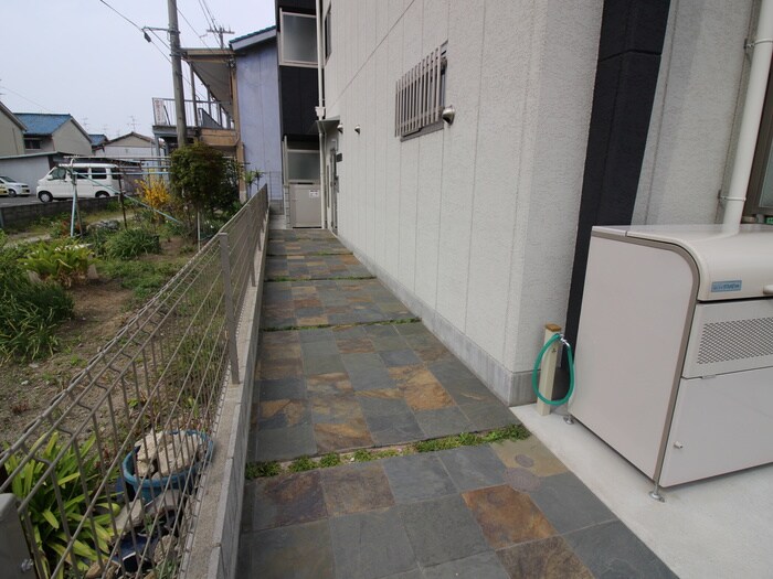 物件外観写真6　(エントランス部分)