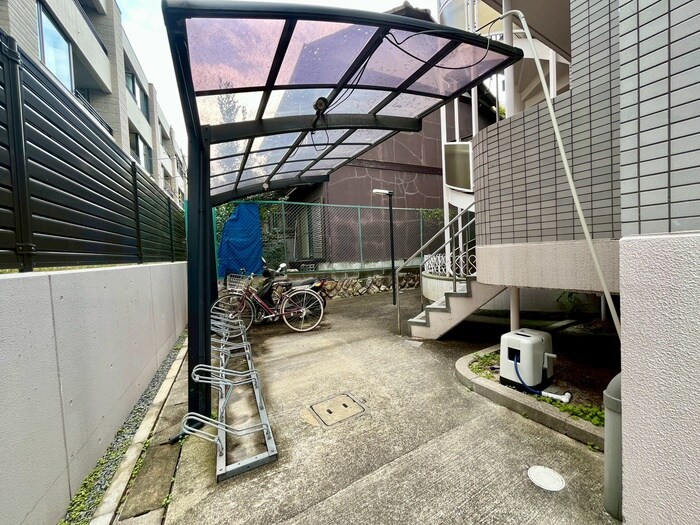 物件外観写真6　(駐輪場)
