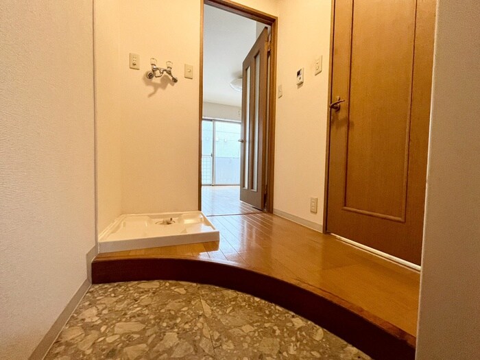 物件内観写真17　(玄関)